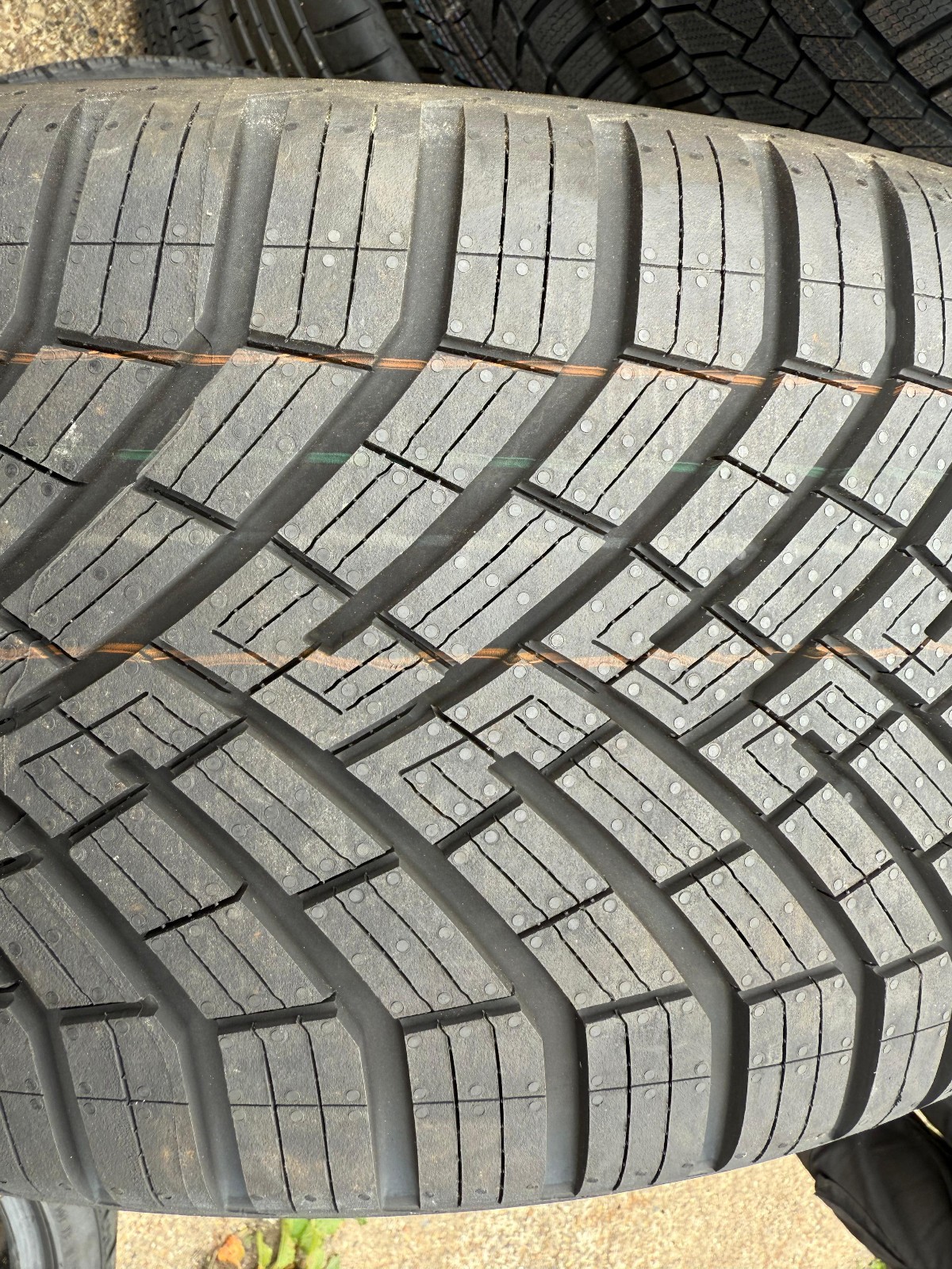 New 255 40 21 Continental, All Season XL EV 102T x1 Single Tyre (F1_tyres) YD130