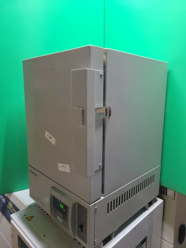 Yamato DX 300 Gravity Convection Drying Oven 300°C 115V Single Phase