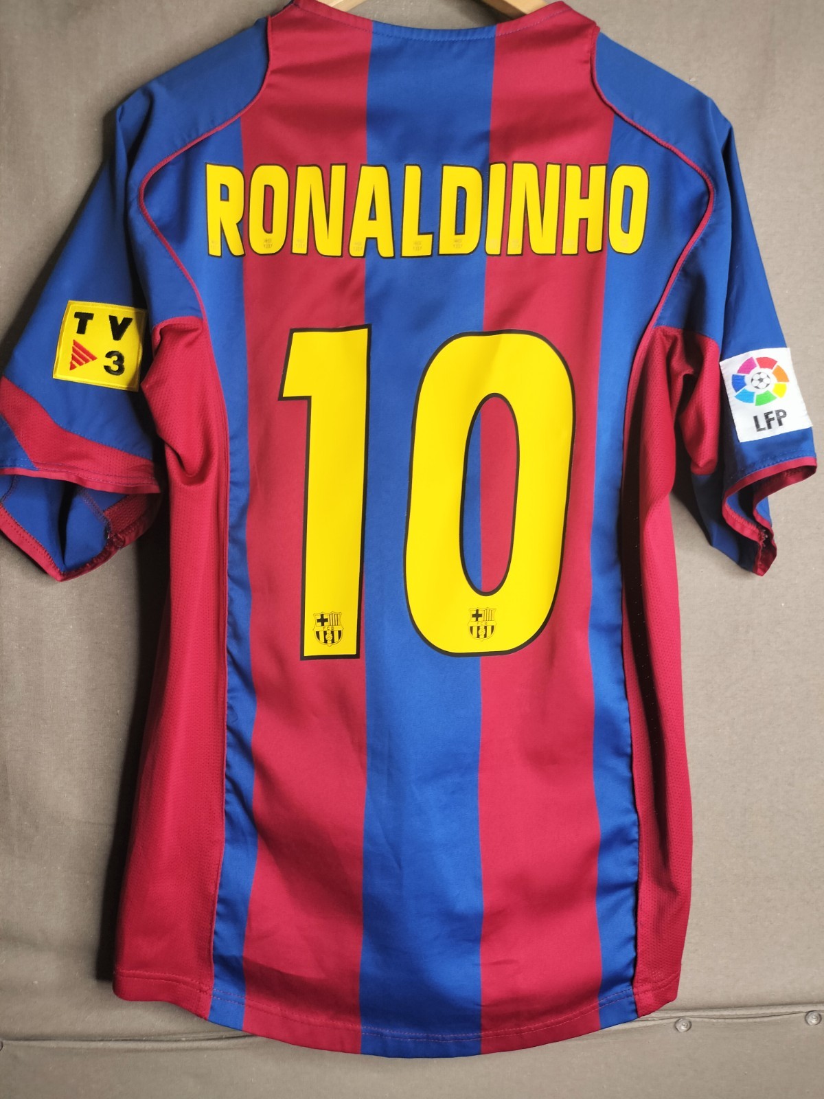 FCバルセロナ RONALDINHO 10 2004-2005ホームユニフォーム FC Barcelona 2004/05 Home Jersey Red Ronaldinho #10 - Etsy