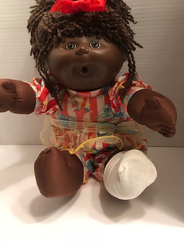 First Edition Cabbage Patch Kid Hasbro, African American 1990 17”Curly Hair GC