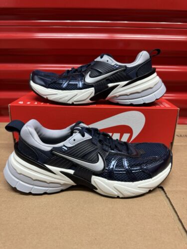 NIKE V2K Run HJ4497-400 Obsidian/Thunder Blue Wolf Gray Mens NIKE V2K Run HJ4497-400 Obsidian/Thunder Blue Wolf Gray Mens