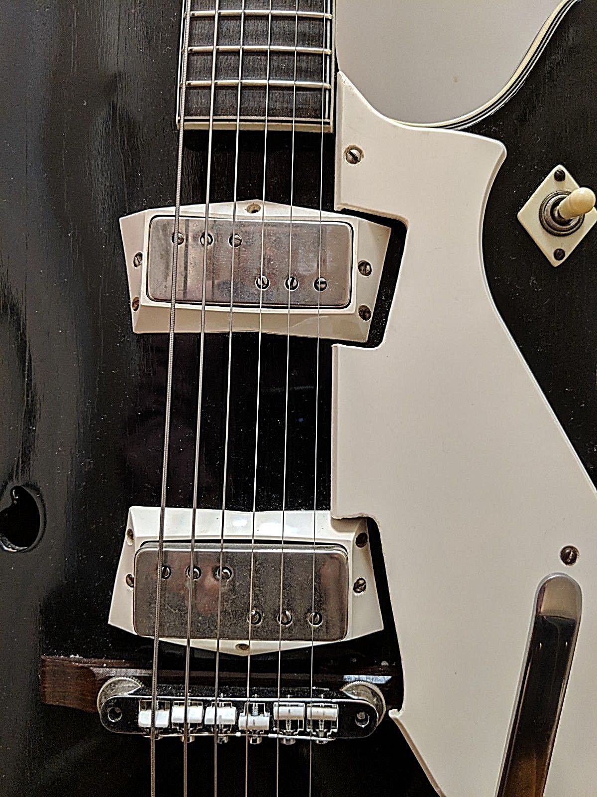 Silvertone 1446 'Hubert Sumlin Model'