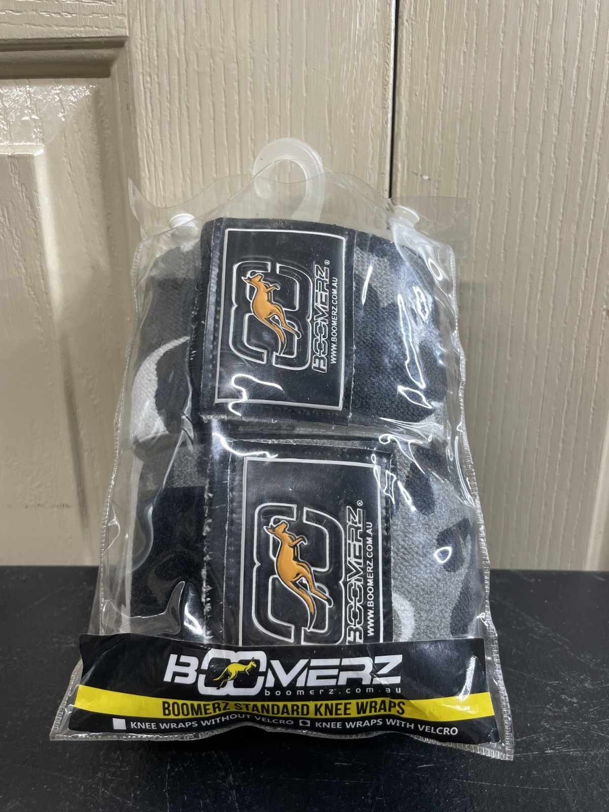 Boomerz Standard Weightlifting Knee Wraps with Velcro Brand New Never Used