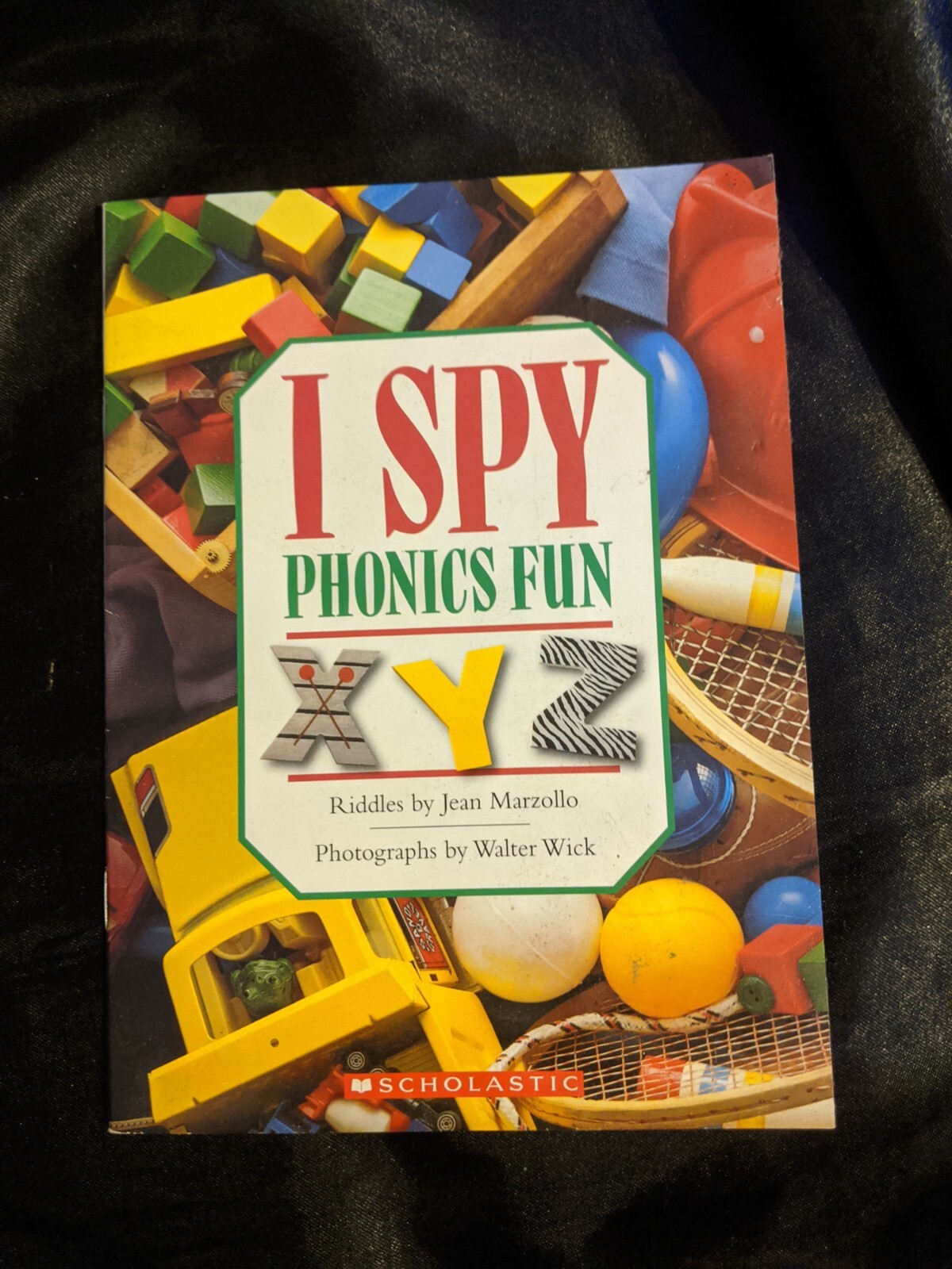 I SPY Phonics Fun 12冊+ I SPY Readers 13冊 Scholastic I Spy Phonics Fun – Paperbook 12 Volume Set With