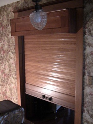 VICTORIAN ANTIQUE OAK WOOD TAMBOUR DOOR PARTITION OVERHEAD ROLL UP PARLOR ENTRY