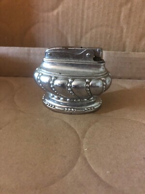 Vintage  Lever automatic table top super lighter made in Japan silver metal 