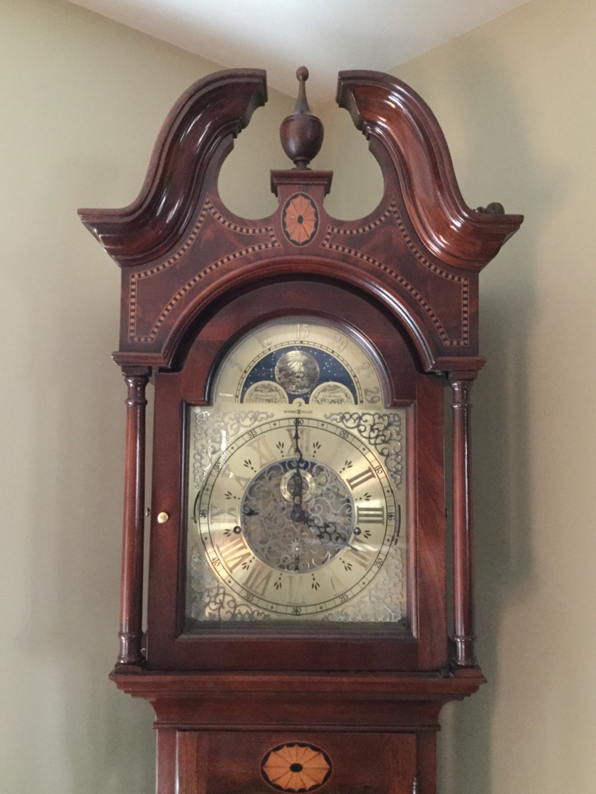 Howard Miller Grandfather Clock Presidential Collection Model 610-648. 1 owner.