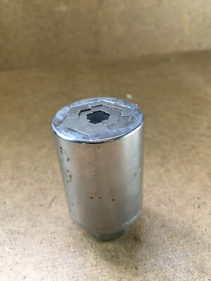 Self Adjusting Universal Socket 3/8'' Drive