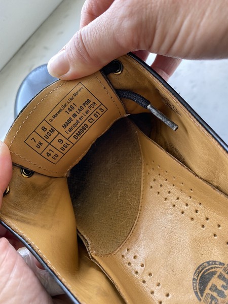 dr martens made in lao por