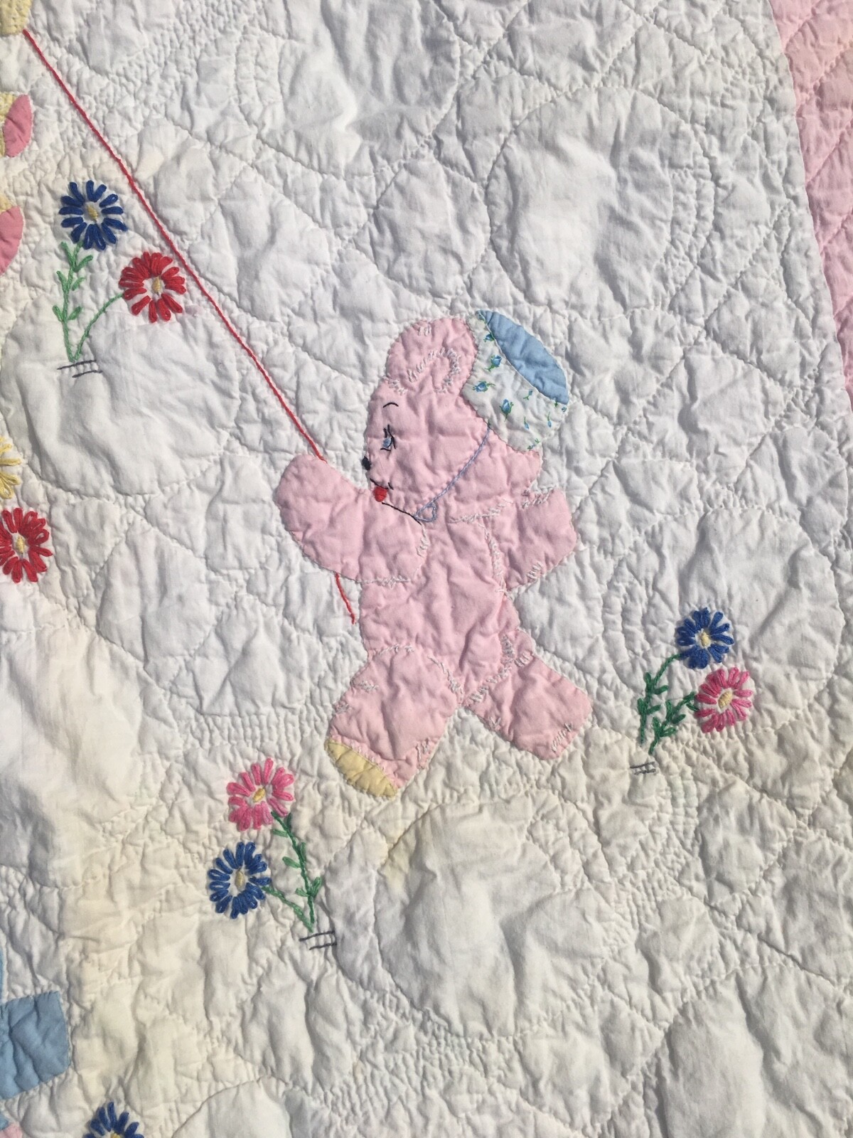 Antique hand stitched Crib sz quilt teddy bears balloons 1940 s?