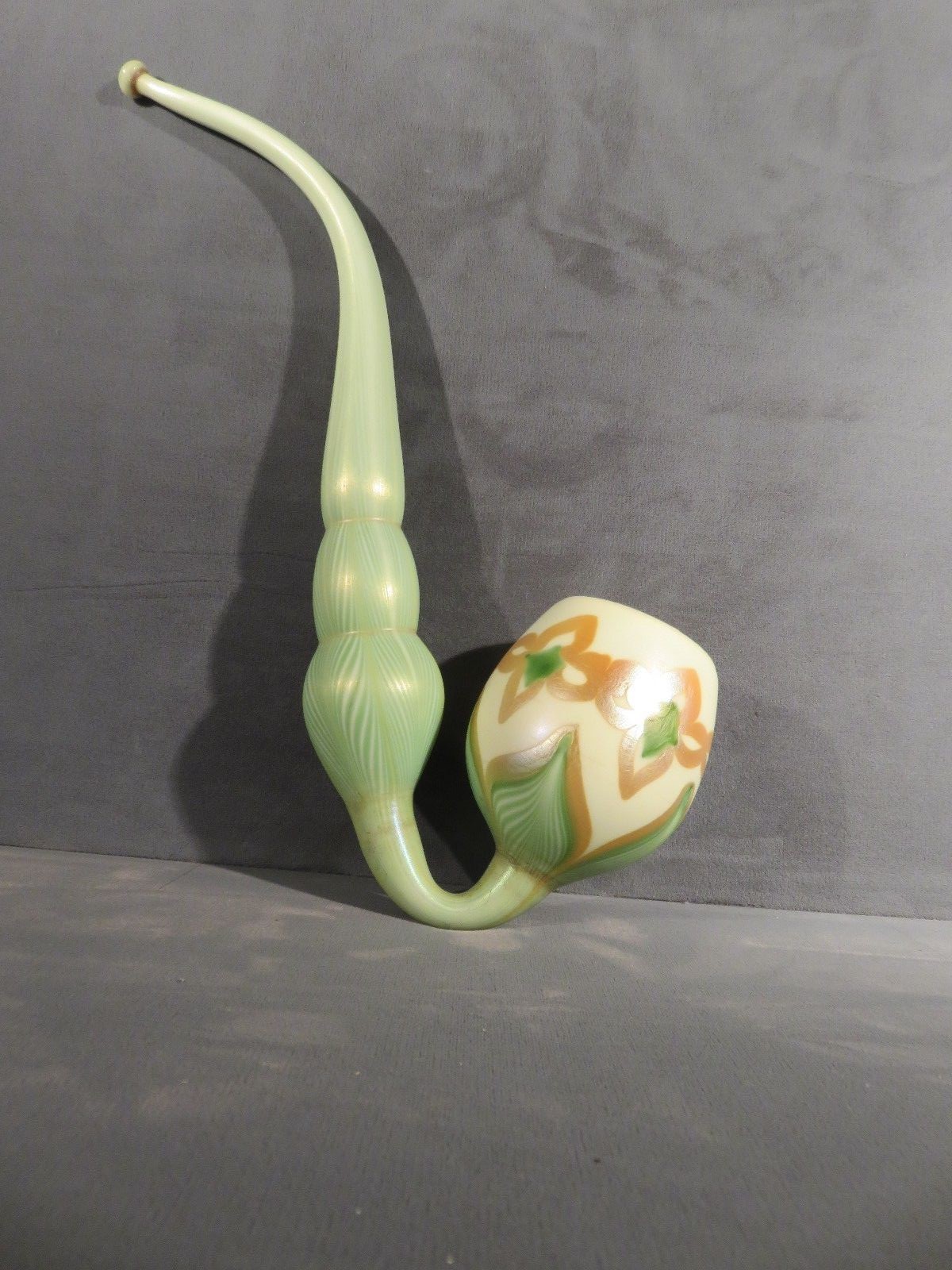 RARE QUEZAL OPAL GLASS PIPE W. GREEN & GOLD BAND & CHAIN  BORDER DECORATION