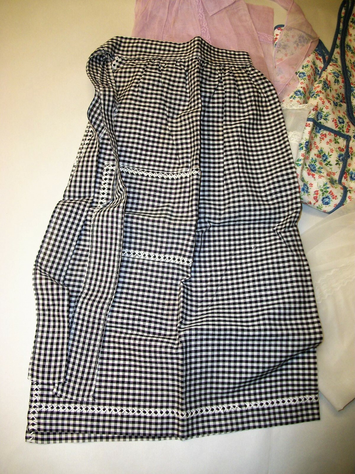 7 Vintage Assorted Aprons - Estate Lot