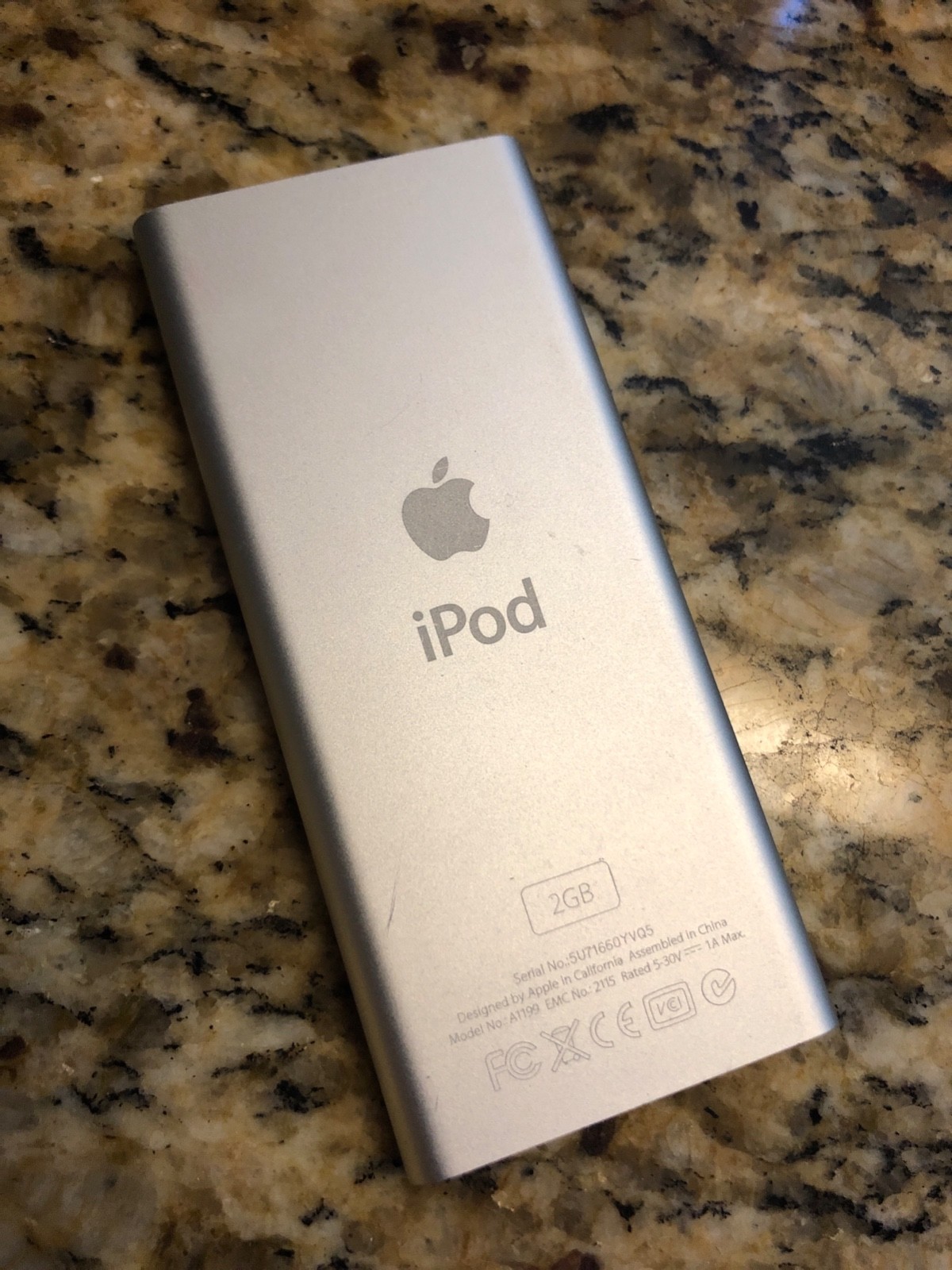 Apple iPod Nano 3rd Generation 2GB - Case Included