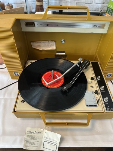 GE Wildcat Vintage Record Player Solid State Stereo Case YELLOW V935.Tested.