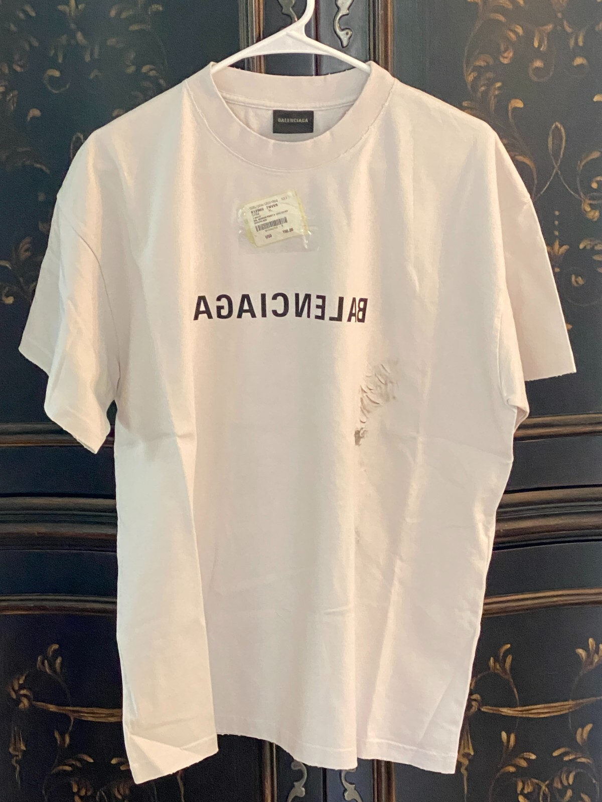 $750 BALENCIAGA 2022 612965 TNVV8 Distressed Reverse Logo T $750 BALENCIAGA 2022 612965 TNVV8 Distressed Reverse Logo T