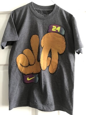 Nike Kobe Bryant 24 Puppet Hands LA Lakers T Shirt ~ Size Small (GAR-B14)