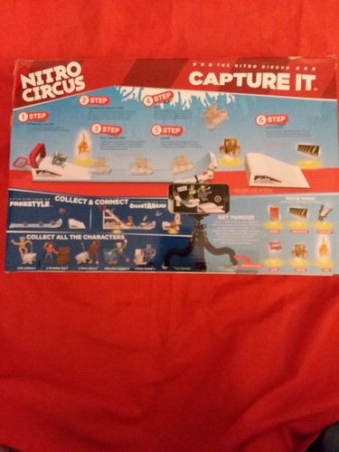 HEX BUG Nitro Circus Capture It! FREE SHIPPING. AGE  8-16  FUN STUNT TOYS!!!!!!!