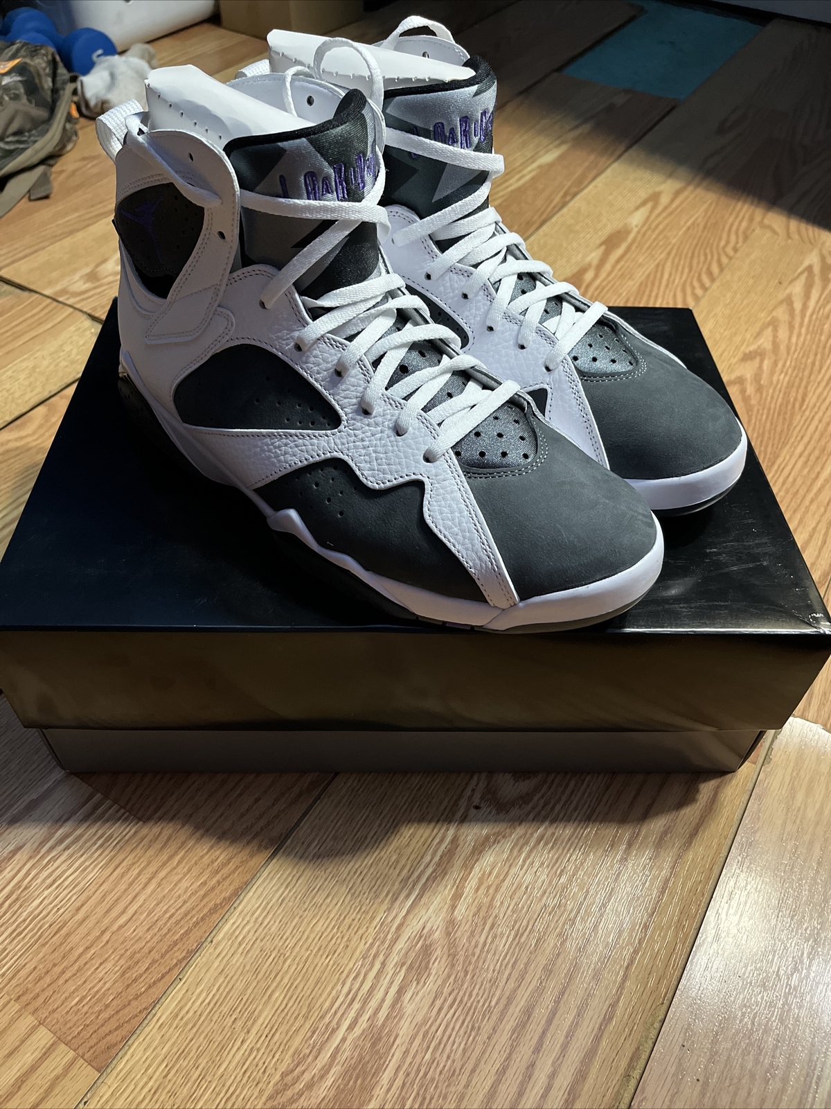 retro 7 white grey