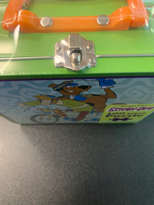 PRESSMAN SCOOBY-DOO & SHAGGY ON BICYCLE 100 PIECE PUZZLE IN TIN TOTE LUNCHBOX