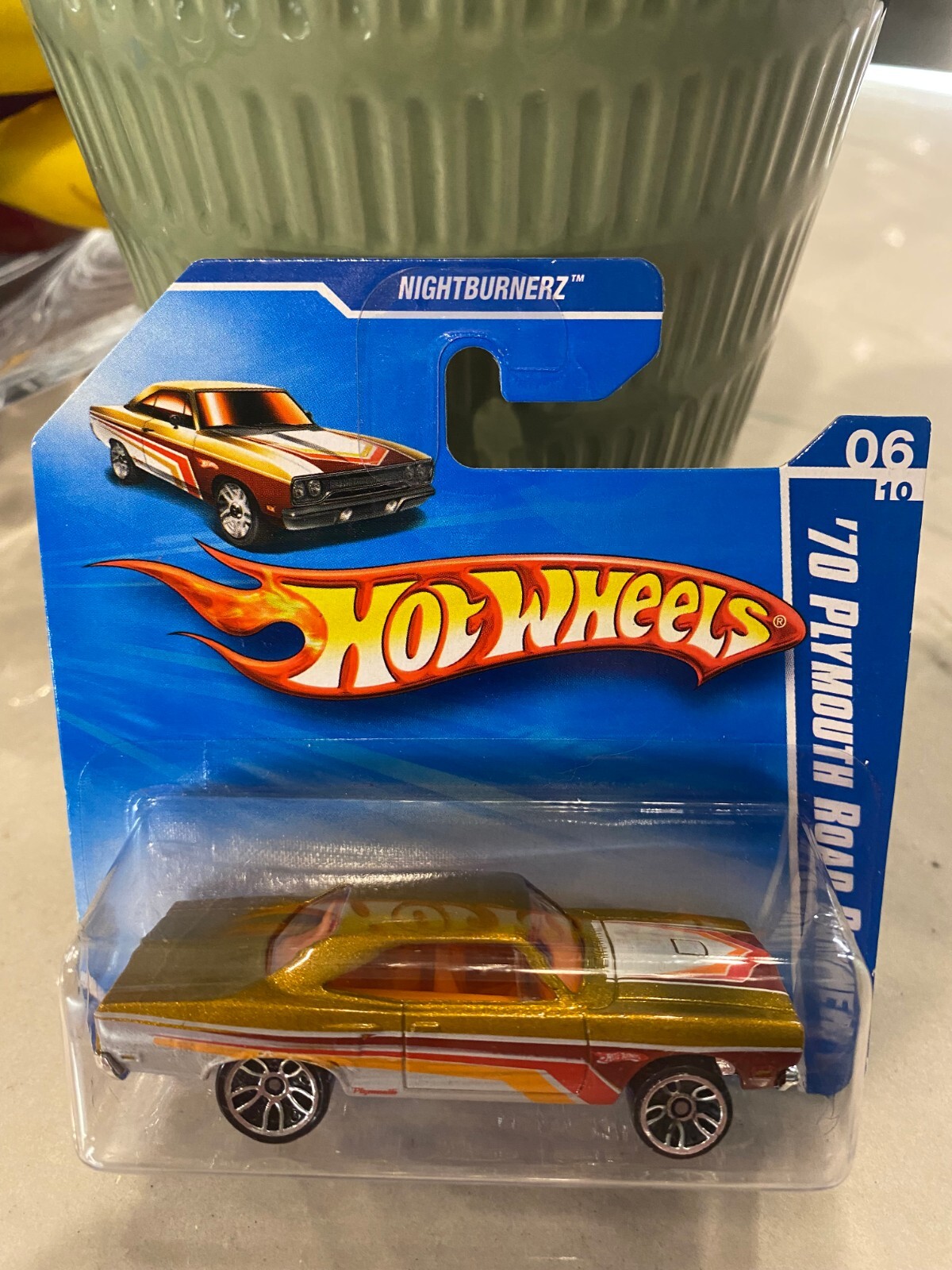 2010 Hot Wheels Short Card Gold '70 PLYMOUTH ROAD RUNNER