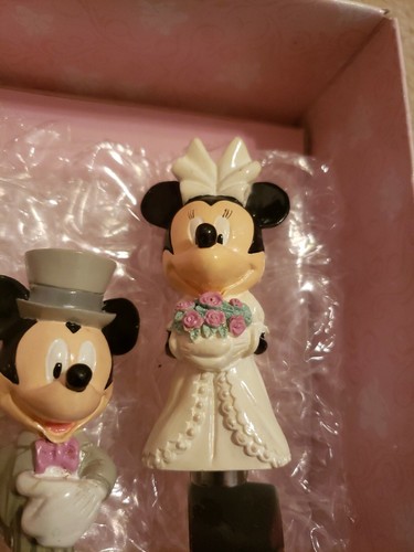The Disney Store Wedding Mickey & Minnie Mouse cake server and knife