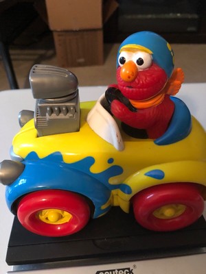 elmo push car