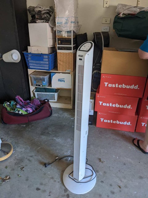 DeLonghi Tower Fan with Remote (DETF115 