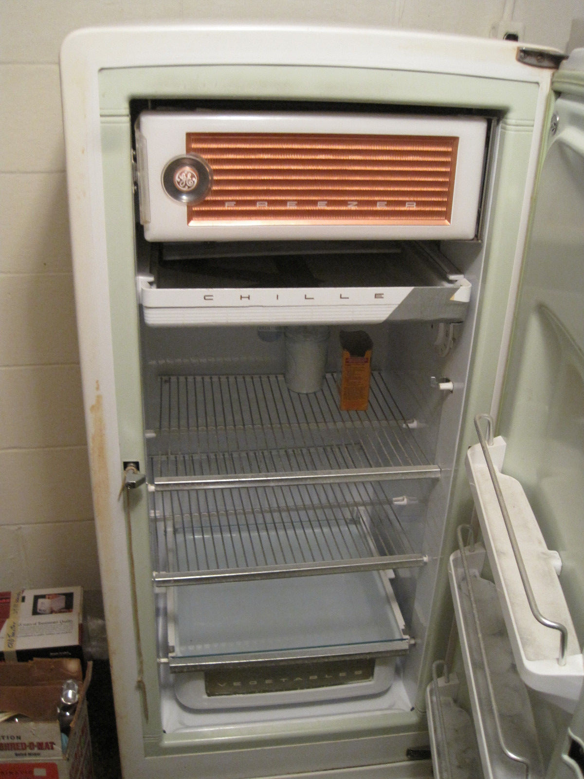 VINTAGE GENERAL ELECTRIC GE REFRIGERATOR