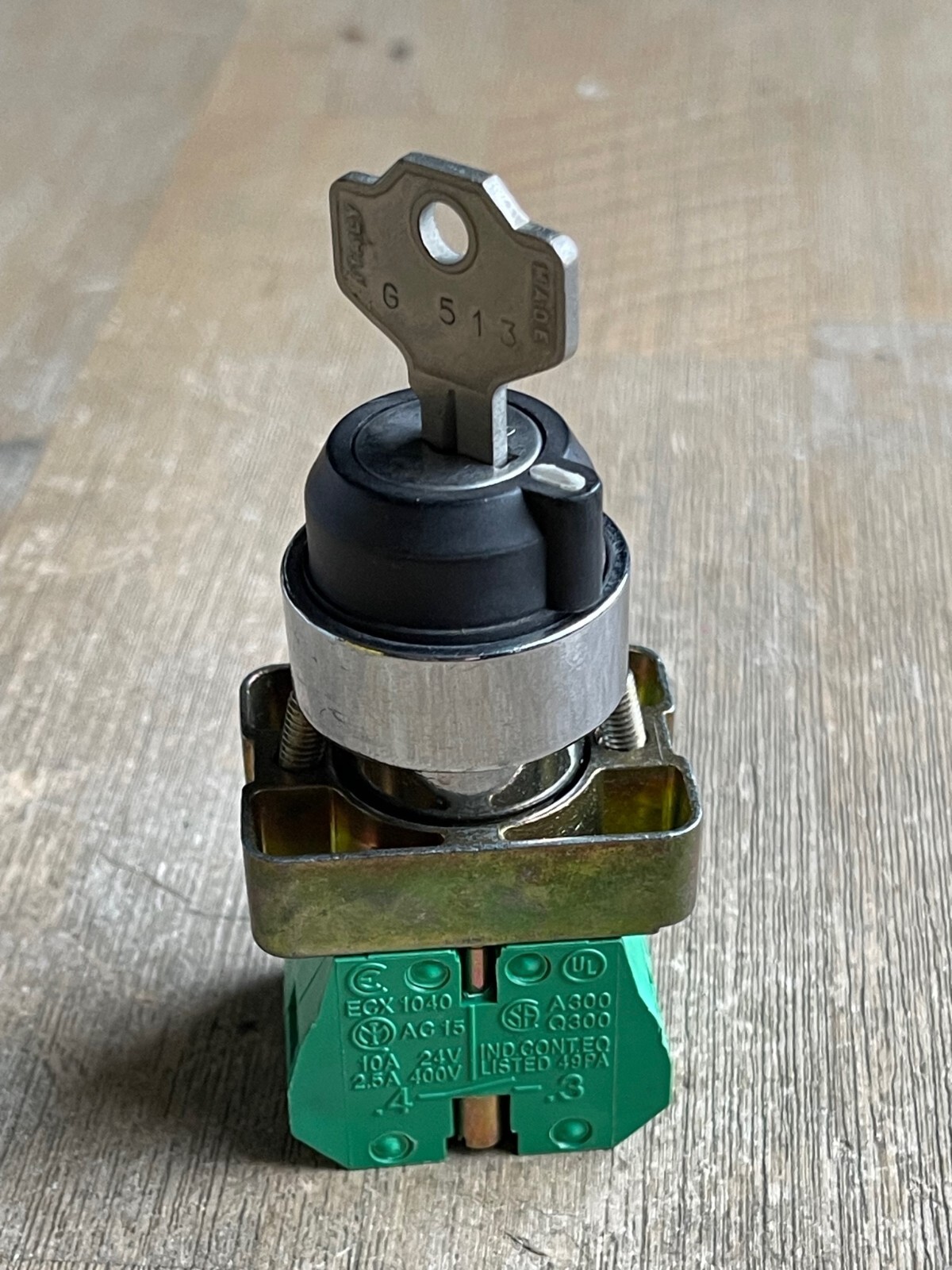 AUTOMATION DIRECT KEYED SELECTOR SWITCH WITH 2-ECX 1040