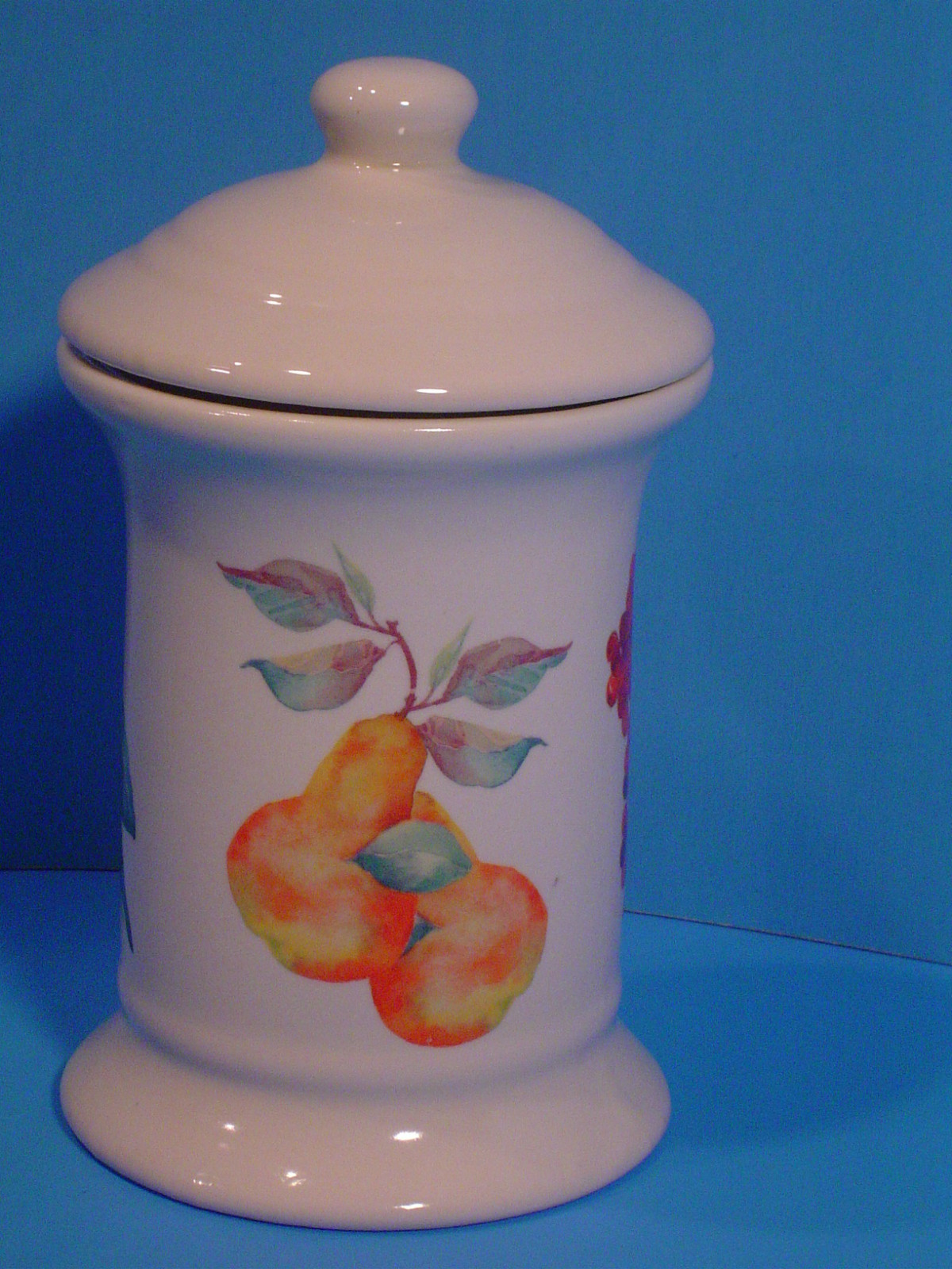 VINTAGE BEAUTIFUL GLASS FRUIT CANISTER