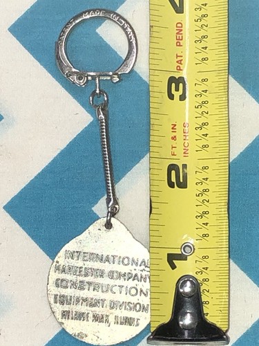 59 60 62 INTERNATIONAL HARVESTER IH SERIES TD-25 250 TRACTOR CRAWLER KEY CHAIN