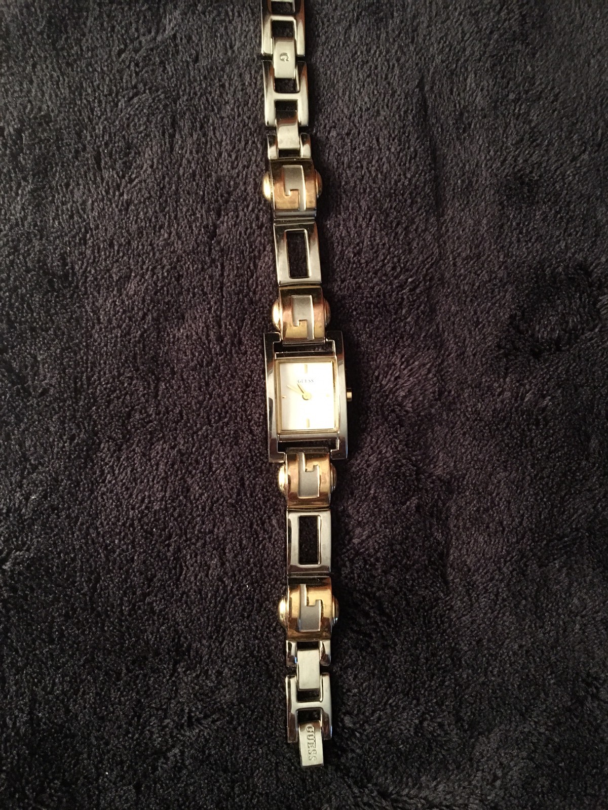 腕時計　GUESS Amazon | GUESS レディース 38mm 腕時計 - 玉虫色のブレスレット