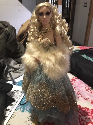 Sybarite Superdoll Superfrock Vuschka