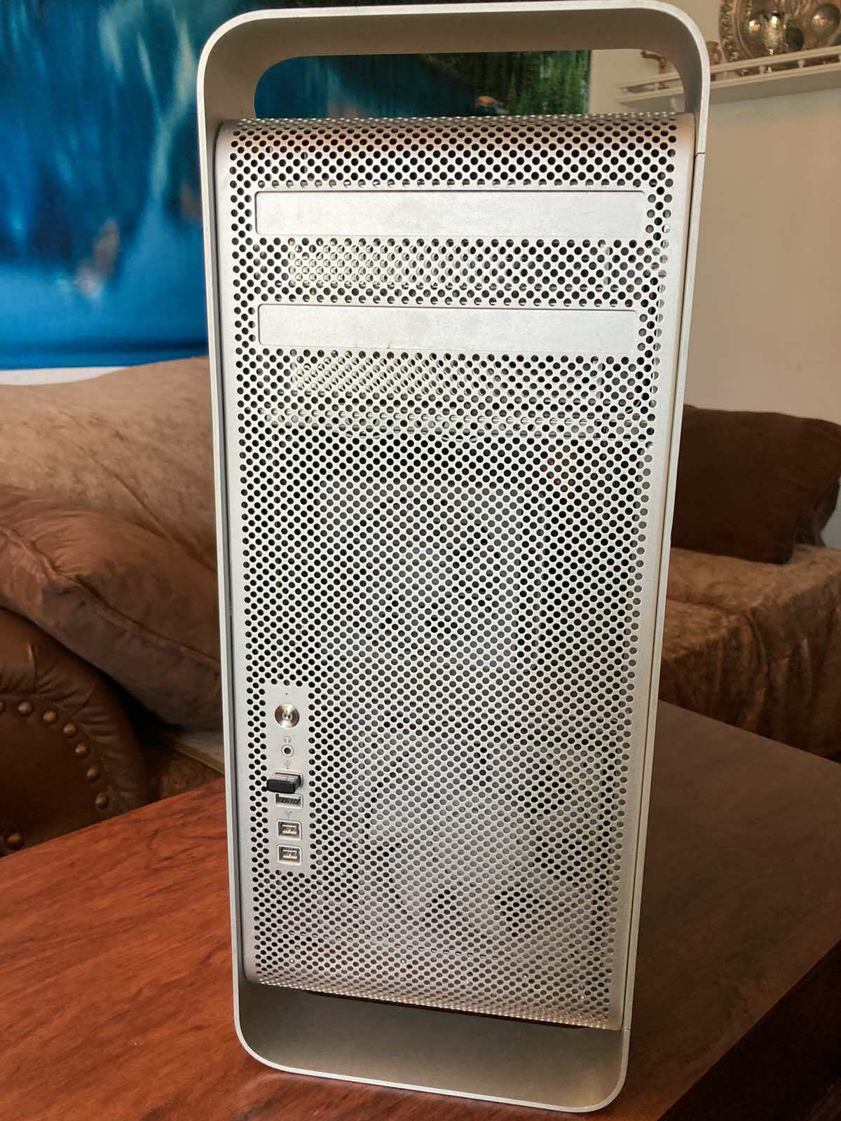 ジャンク Apple MacPro (Mid 2010) A1289 APPLE MAC PRO Mid-2010, A1289, 2x2.4 QUAD-CORE INTEL XEON, 3