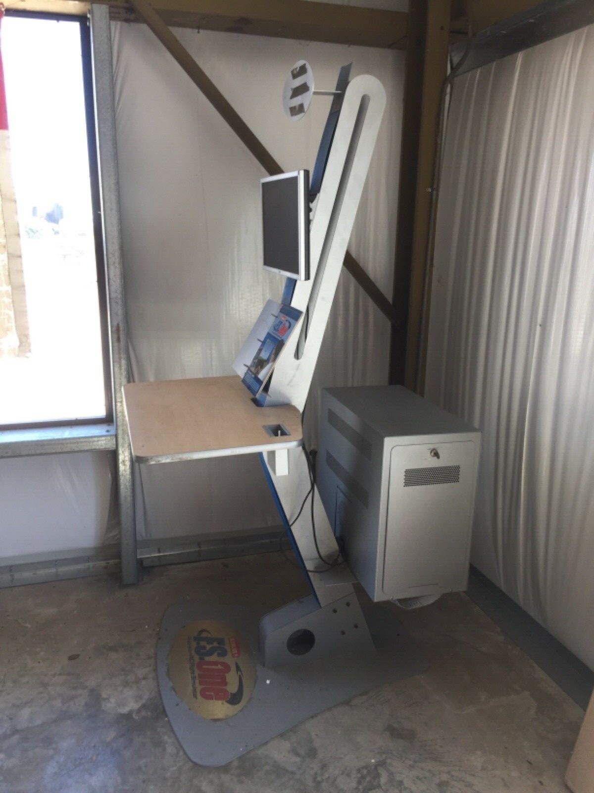 RC Flight Simulator Store Display Kiosk Hangar 9 FS One Realflight Hobby Shop