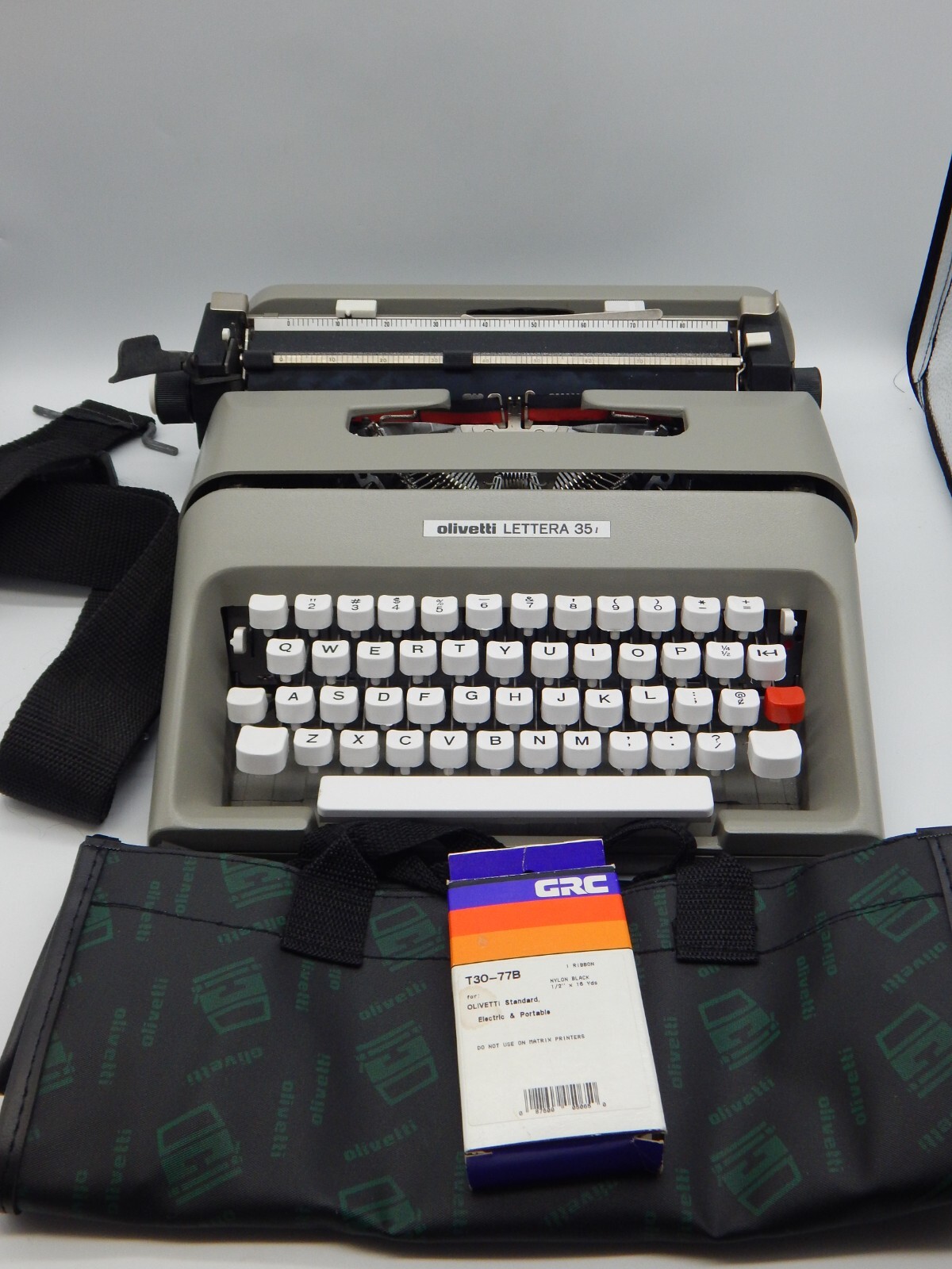 Vintage GREY Olivetti Lettera 35 Typewriter with Carrying Bag (EF768)