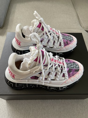 【送料&関税込】Versace Trigreca Low-top Sneakers Versace Trigreca low-top Sneakers | Black | FARFETCH