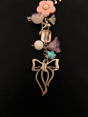 portachiavi fatto a mano, diy coquette cute style, perline, acciaio, ciondoli