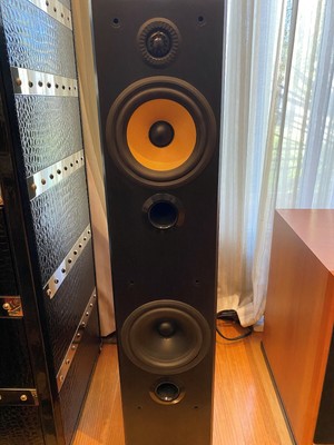 bowers & wilkins p5 speakers
