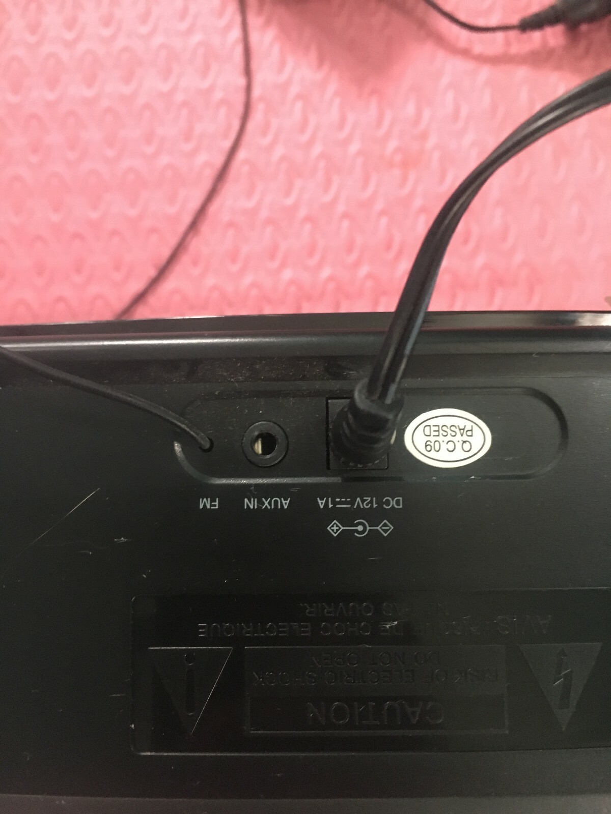 Gigaware Alarm clock and Radio for Iphone/Ipod and AUX Input