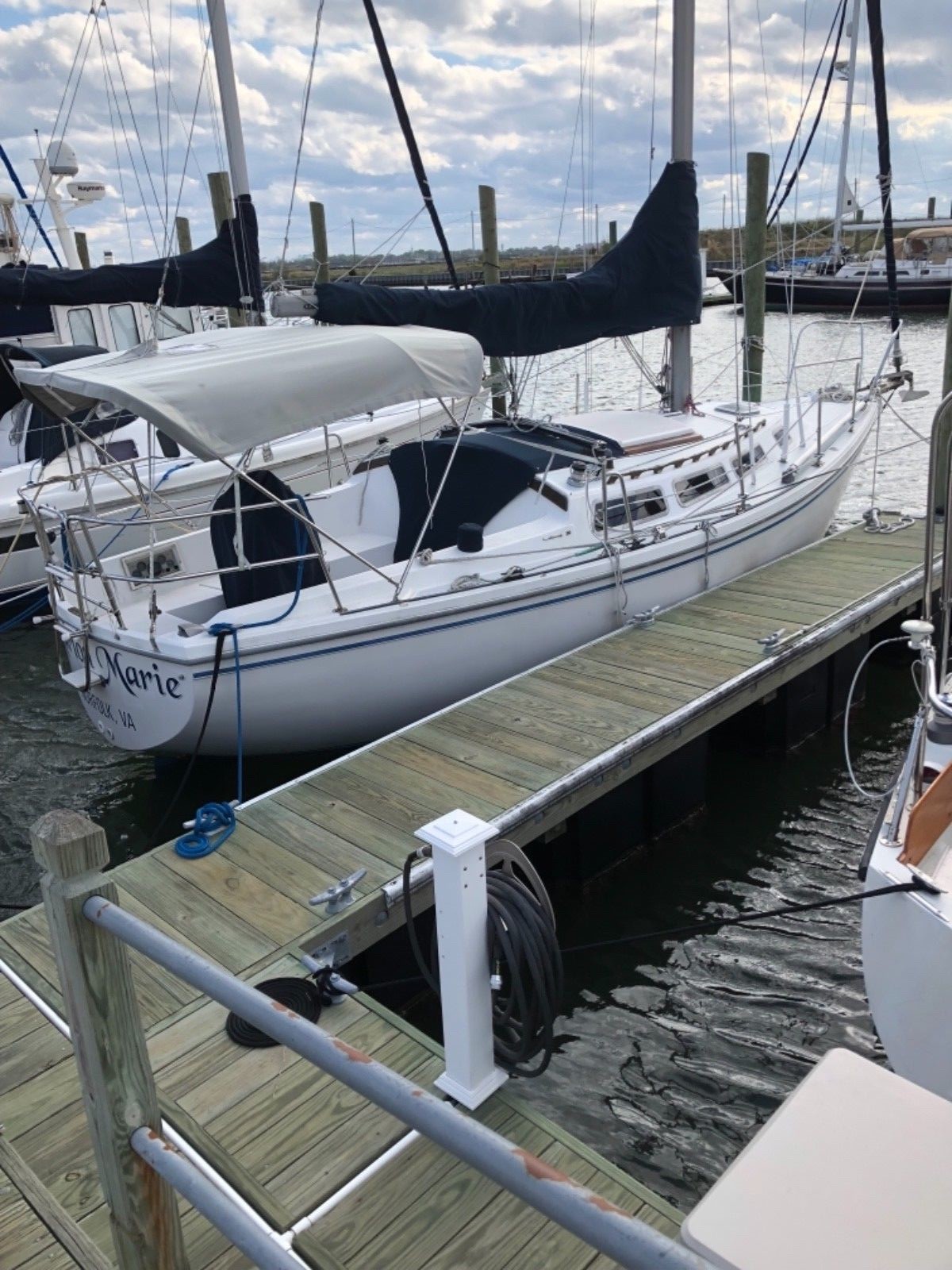 Catalina 30 Tall Rig very clean with diesel cruise now!