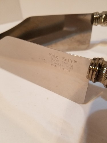 Bistro Kake-Kut'r V Shaped Cake Pie Cutter Wedding Party Server Kitchen White