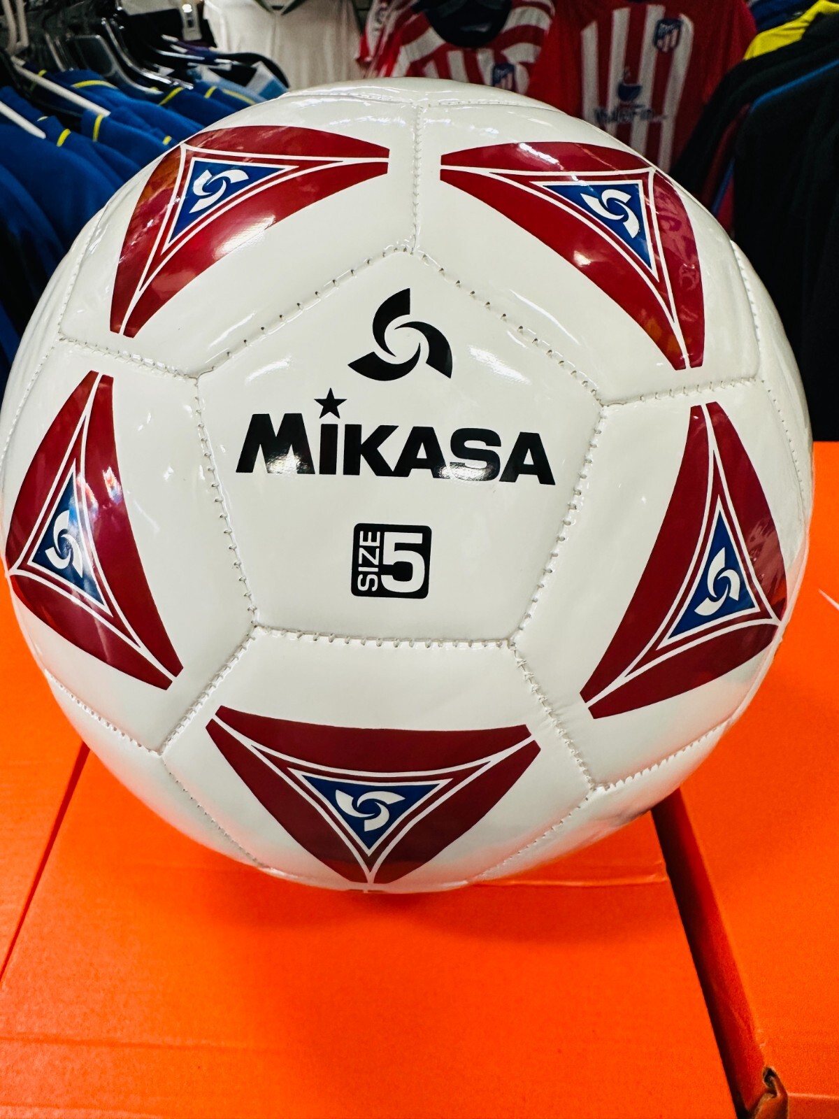 MIKASA VARSITY SERIES DELUXE CUSHIONED COVER WHITE RED SIZE