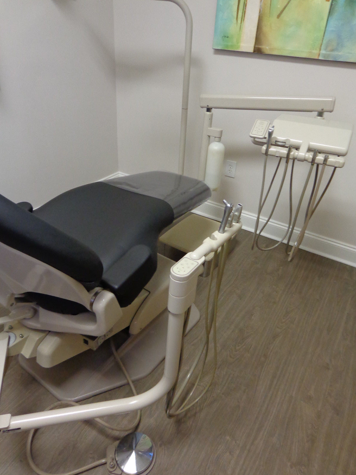 ADEC 1040 DENTAL CHAIR W/ DELIVERY UNIT & LIGHT - NEW BLACK UPHOLSTERY