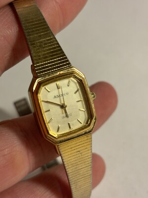 Vintage Advance Quartz Y121 Ladies Wrist Watch Gold Tone Diamond Needs Battery