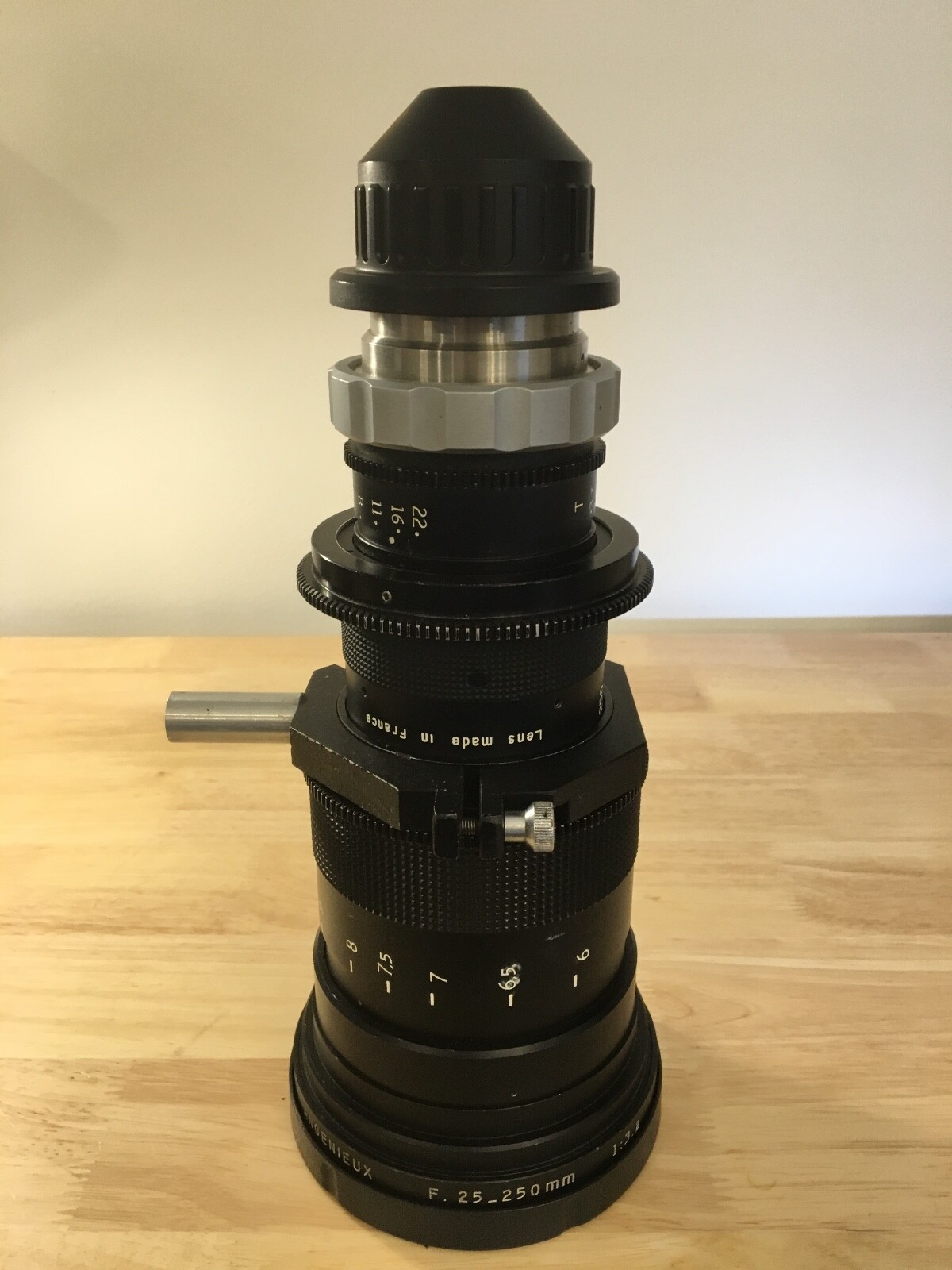 Angenieux 25-250MM T3.7 w/15mm & 19mm brackets & case