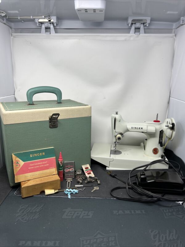 MINT 1964 White Singer Featherweight Sewing Machine 221K w/ Case, Key, Accs.