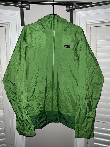 Patagonia rainshadow sale green