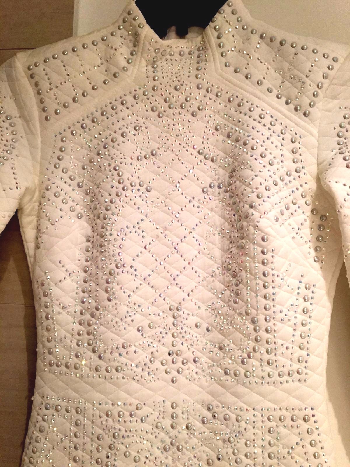 Pre-owned Bebe Ivory White Bead Stud Embellished Quilted Irridescent Top Dress S Small