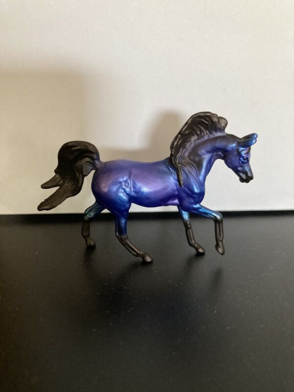 Breyer Mini Whinnies Horse. Barn Surprise! Chase Piece